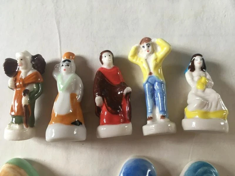 9 fèves série 'crèche provençale' - neufs – photo 2